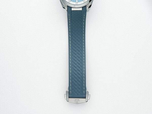 Omega 220.12.41.21.03.005