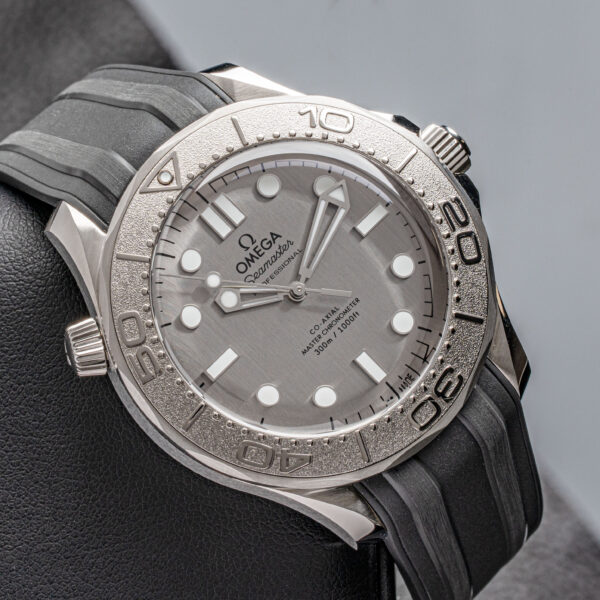 Omega 210.32.42.20.06.002