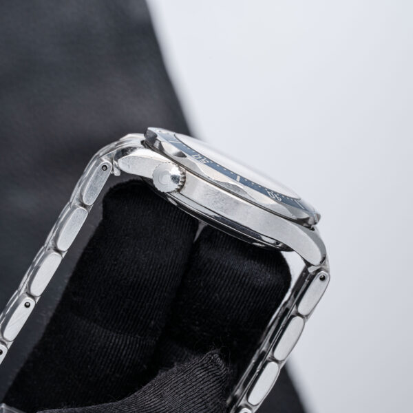Omega 2561.80