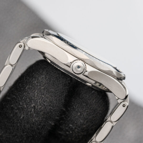 Omega 2561.80