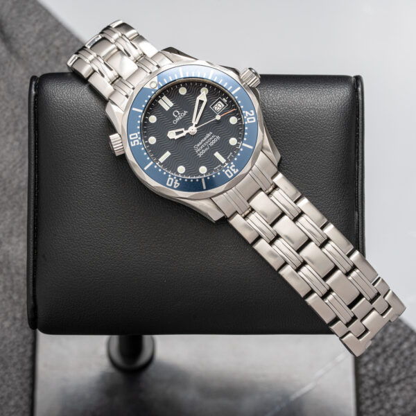 Omega 2561.80