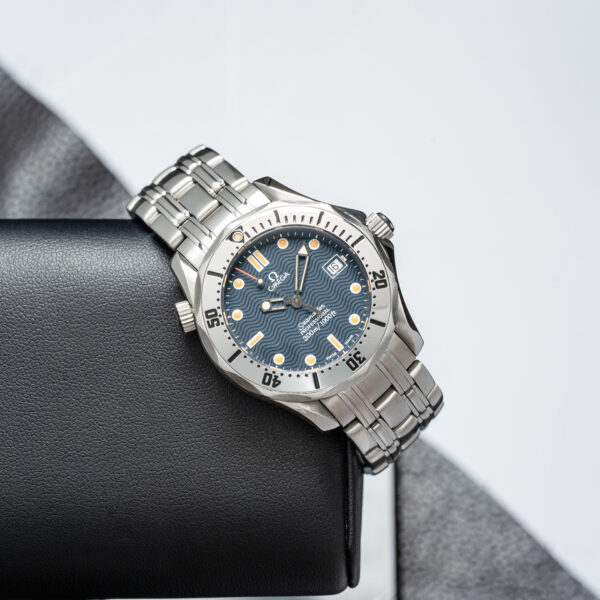 Omega 2562.80