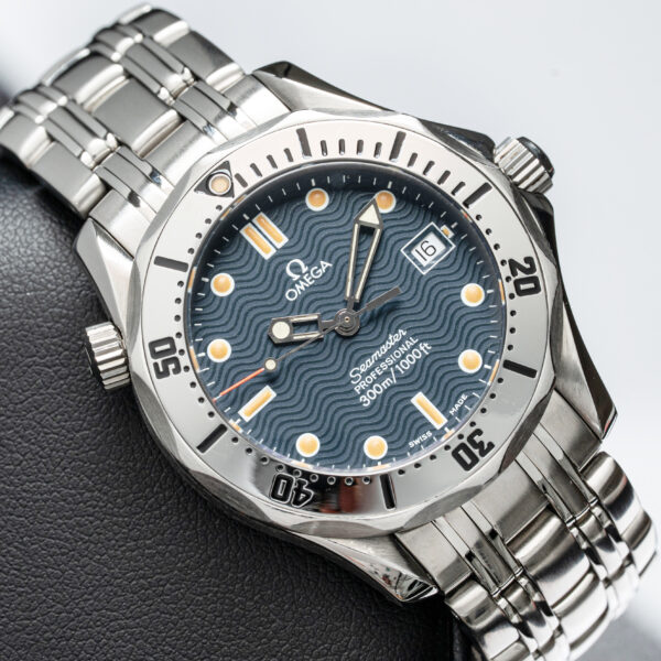 Omega 2562.80