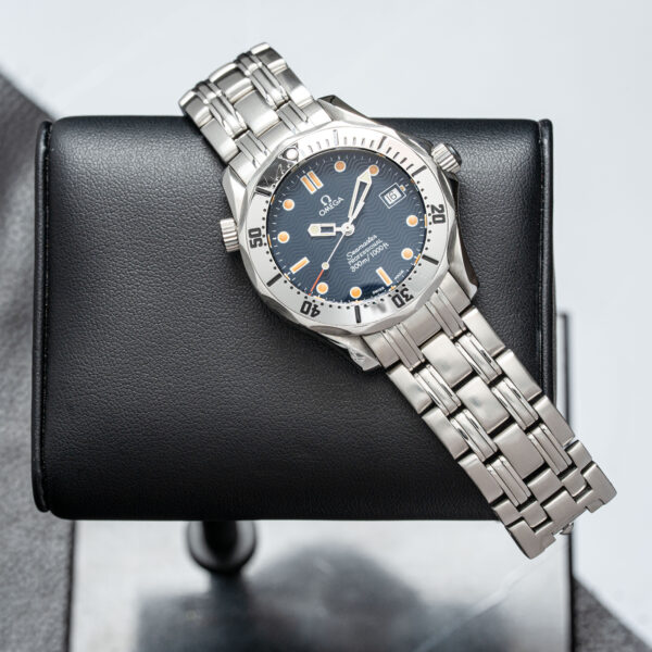 Omega 2562.80