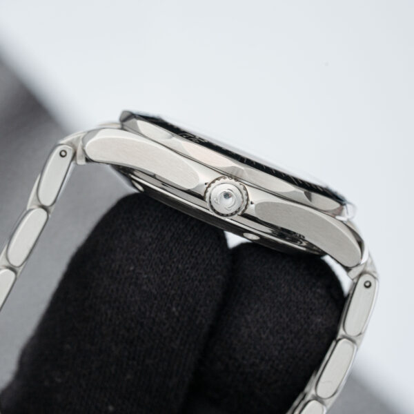 Omega 2562.80