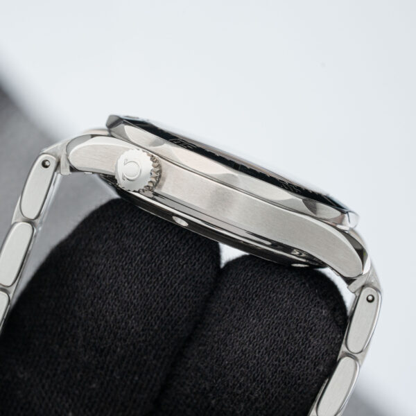Omega 2562.80