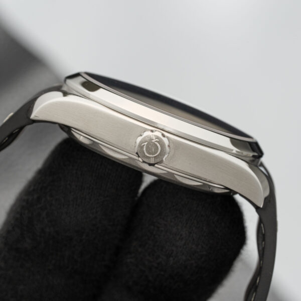 Omega 220.12.41.21.01.001