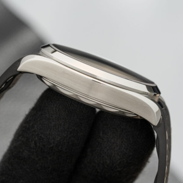 Omega 220.12.41.21.01.001