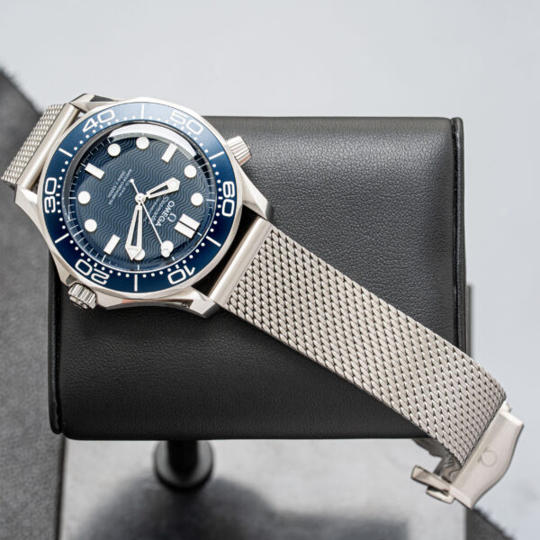 Omega 210.30.42.20.03.002