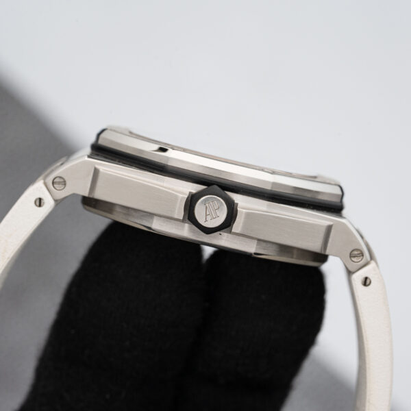 AP 15710ST.OO.A002CA.02