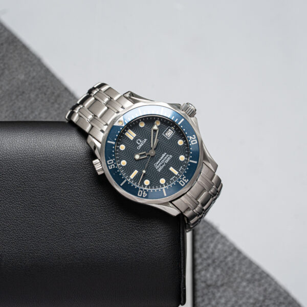 Omega 2561.80