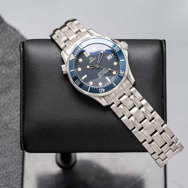 Omega 2561.80