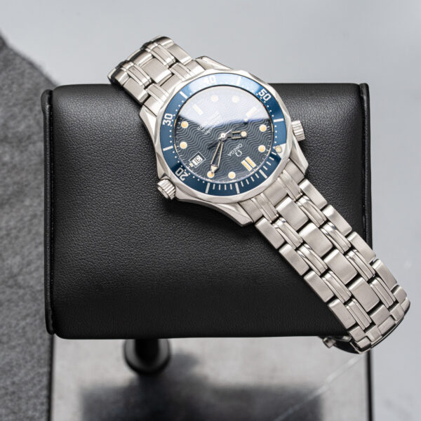 Omega 2561.80