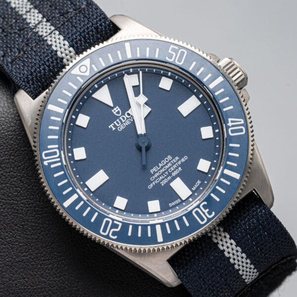 Tudor 25707B/22