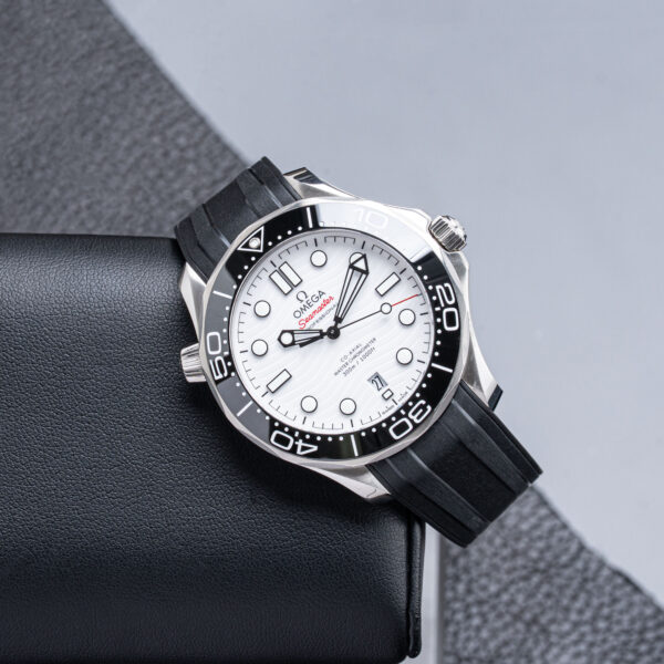 Omega 210.32.42.20.04.001