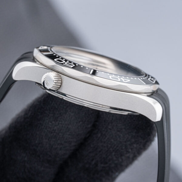 Omega 210.32.42.20.04.001