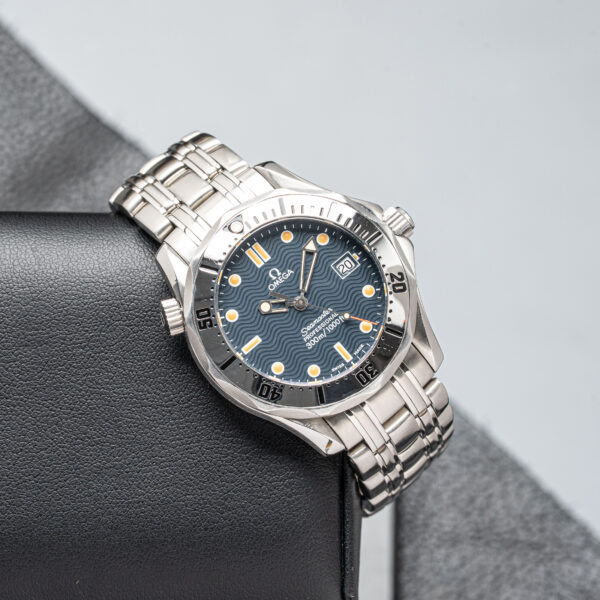 Omega 2562.80