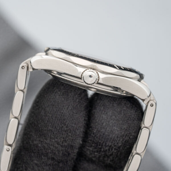 Omega 2562.80
