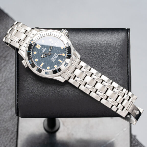 Omega 2562.80