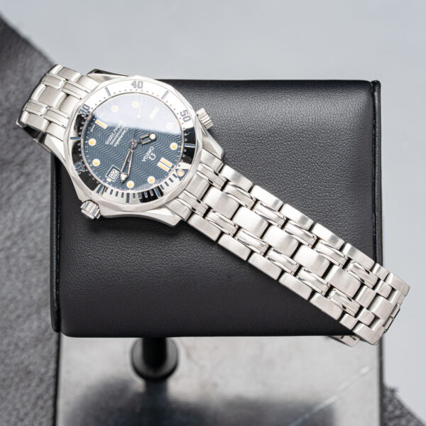 Omega 2562.80