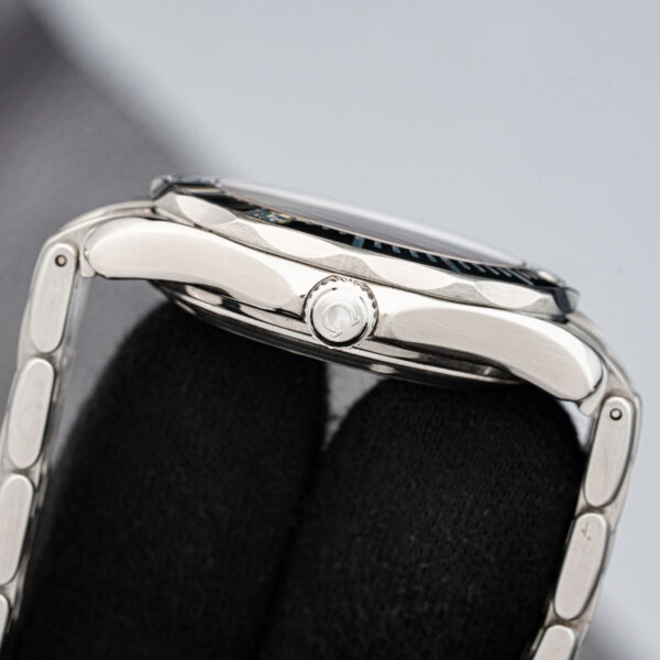 Omega 2562.80