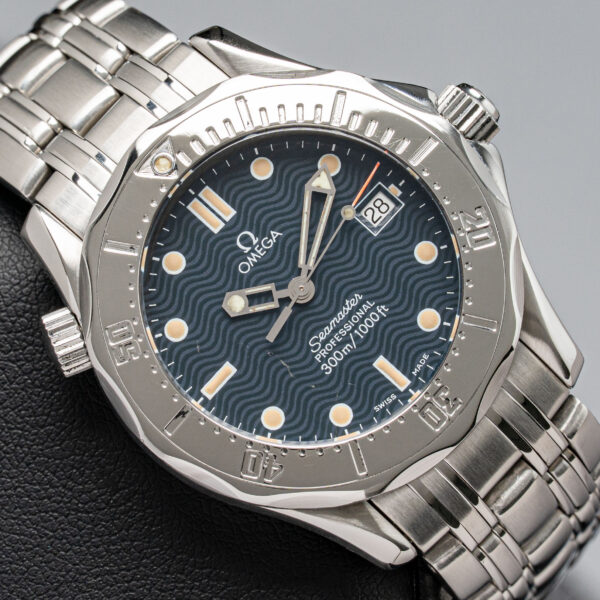 Omega 2562.80