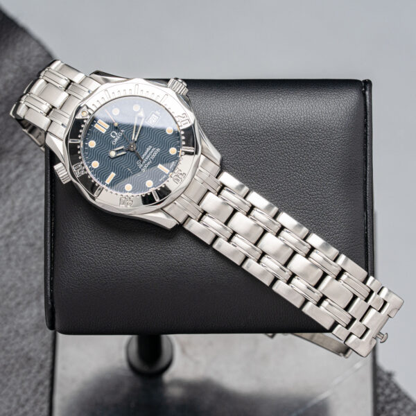 Omega 2562.80