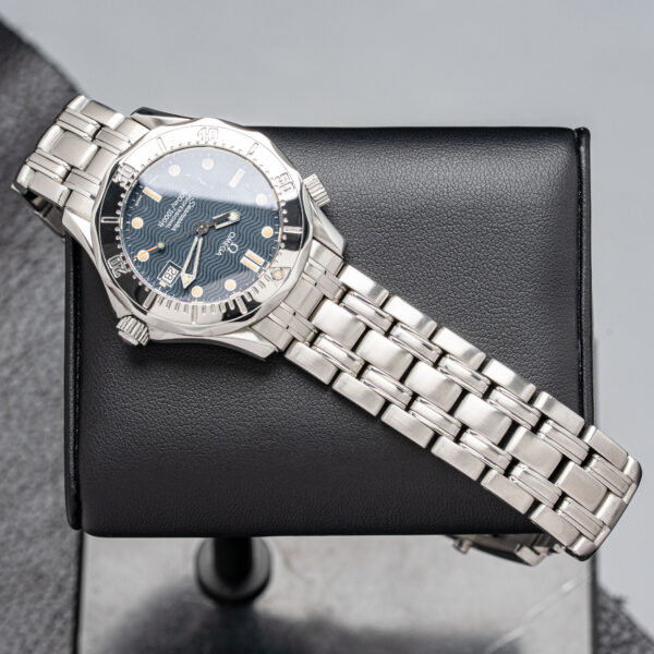 Omega 2562.80