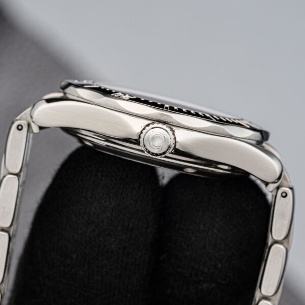 Omega 2562.80