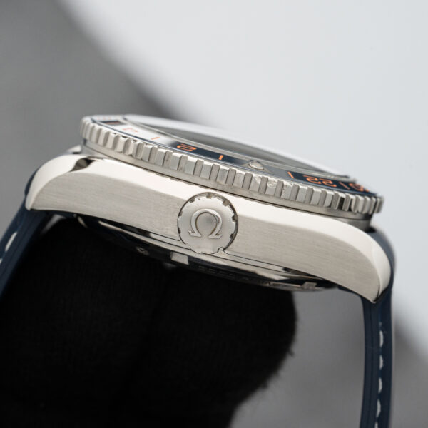 Omega 232.32.44.22.03.001