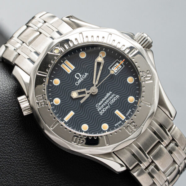 Omega 2562.80