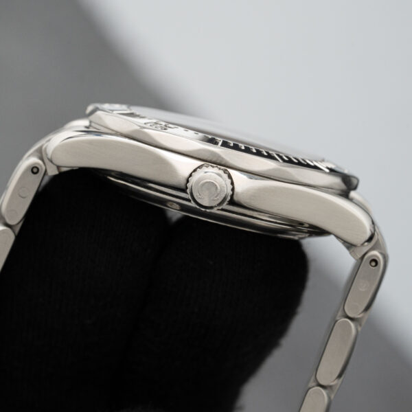 Omega 2562.80